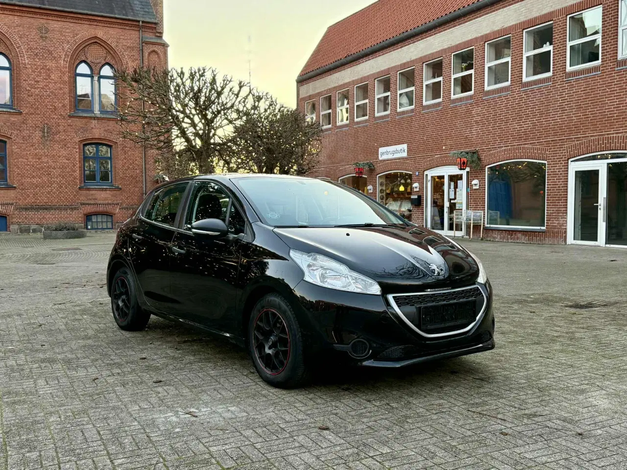 Billede 2 - 🚗 Peugeot 208 – 1.2 benzin – 176.000 km – 5-dørs 