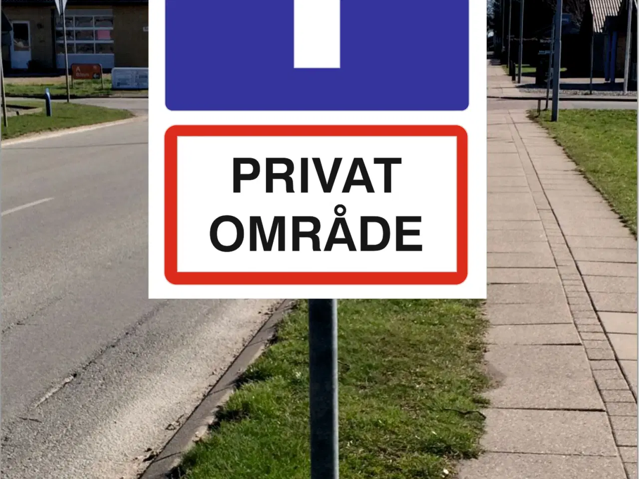 Billede 6 - Skilte: Blind vej, Privat område, Parkering forbud