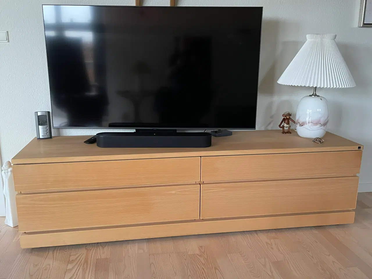 Billede 1 - TV-Reol fra Skovby Møbler i Sæbebehandlet bøg