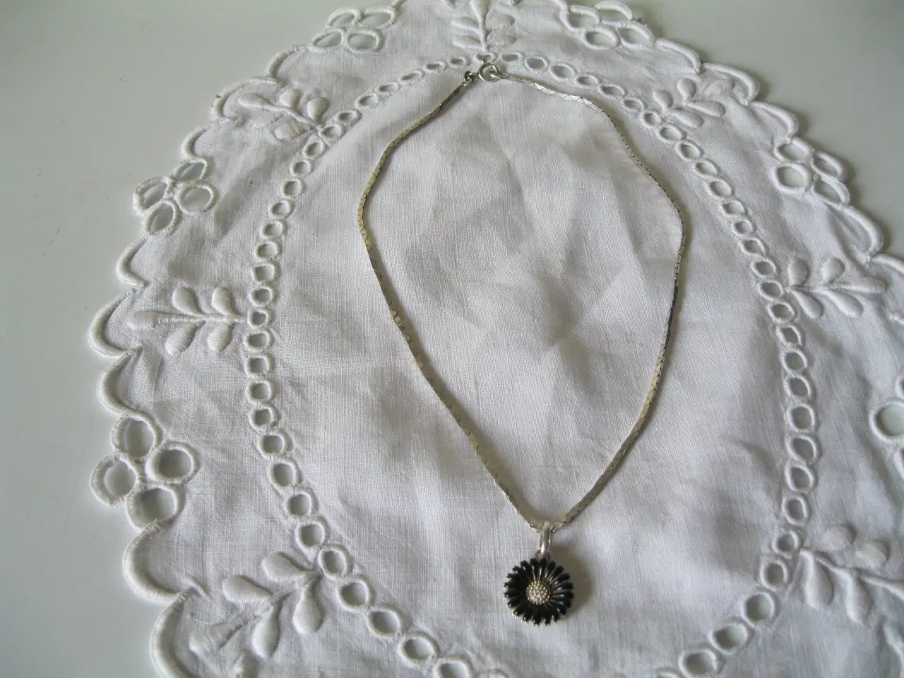 Billede 1 - Marguerite sort emalje + kæde sterling