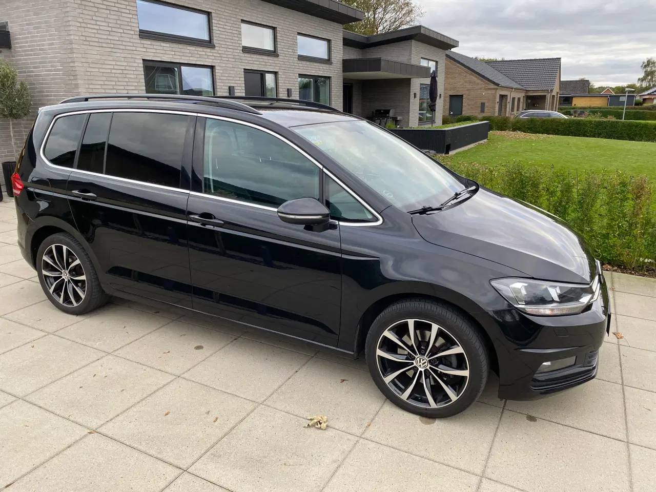 Billede 1 - Velholdt VW Touran 