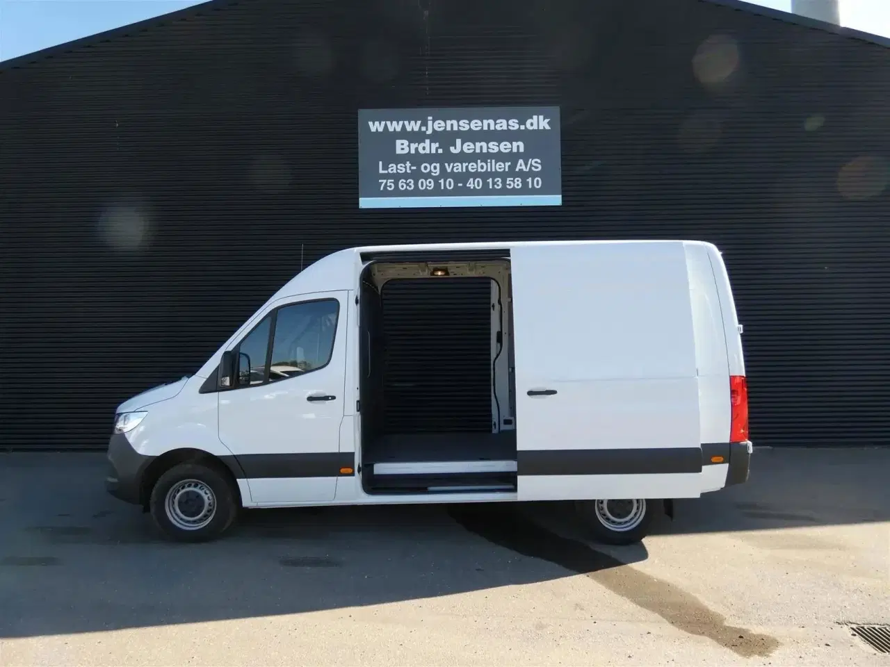 Billede 1 - Mercedes-Benz Sprinter 317 2,0 CDI A2 H2 RWD 9G-Tronic 170HK Van Aut.