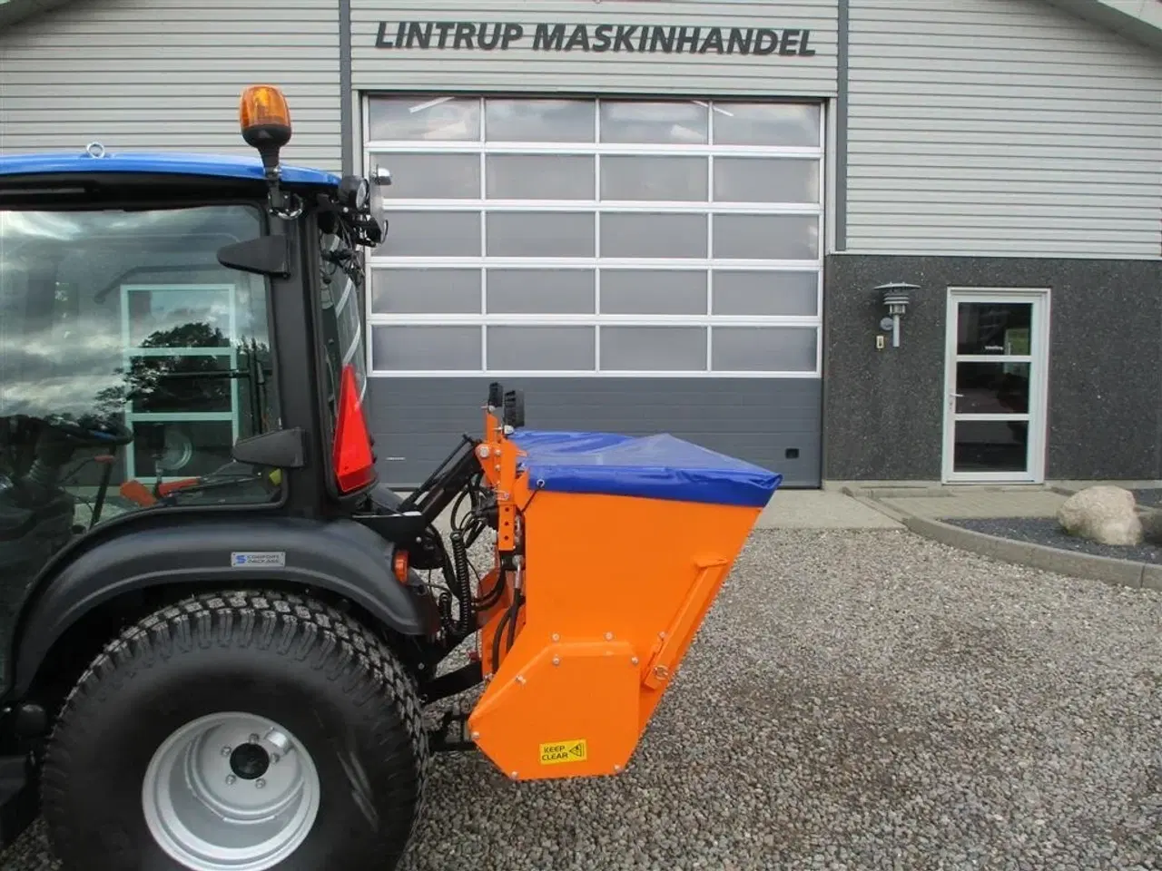 Billede 5 - Solis H26 HST SNOW EDITION med frontlift, front PTO, Vario SHL150 sneplov og SSP140 saltudlægger