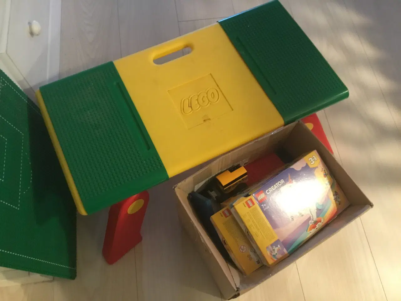 Billede 5 - Lego, en kasse med klodser og bord