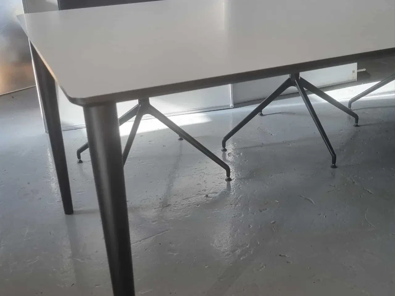 Billede 1 - Snedkergården spisebord næsten ubrugt