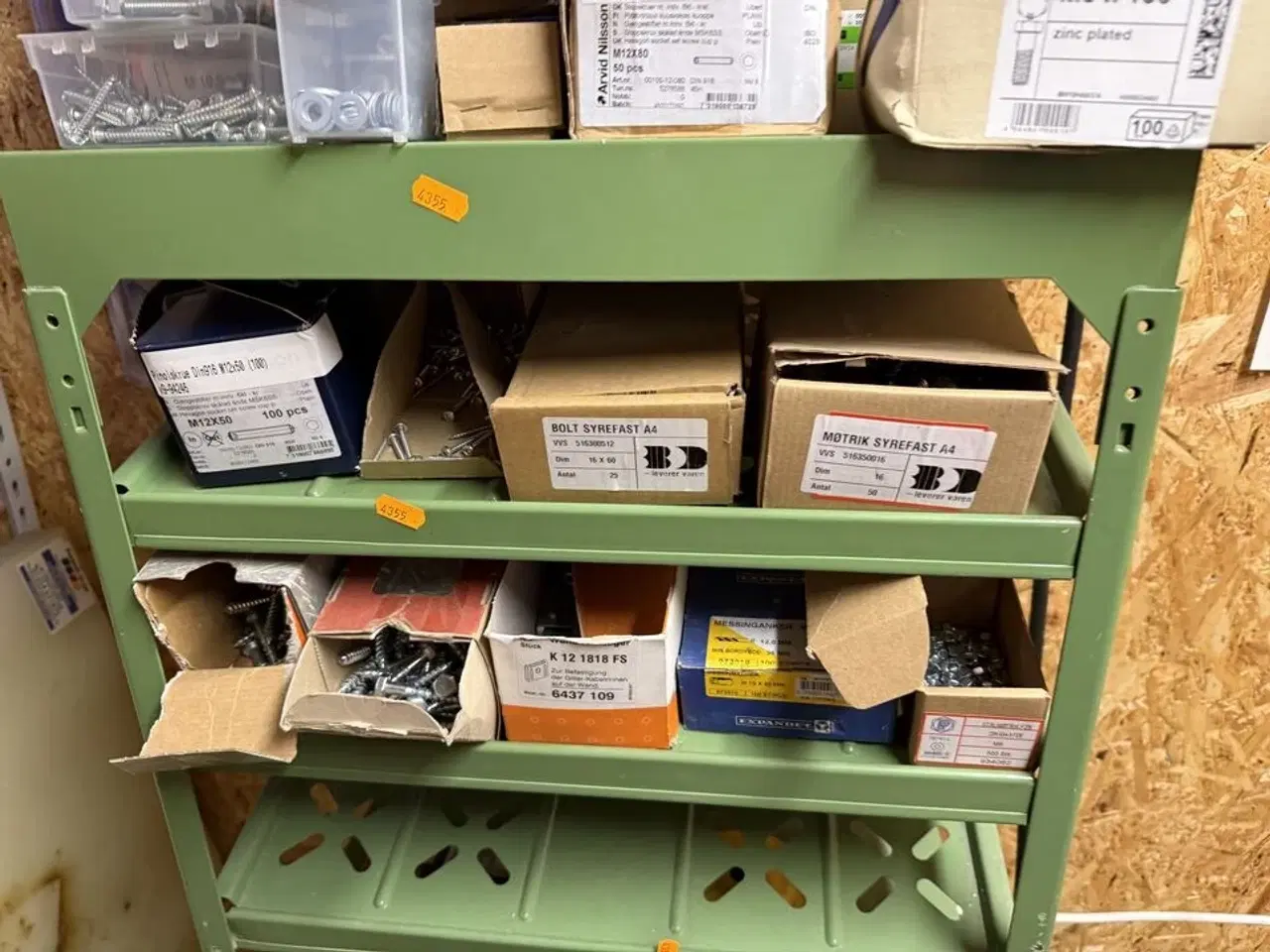 Billede 3 - Stålreol med diverse skruer, søm m.m.