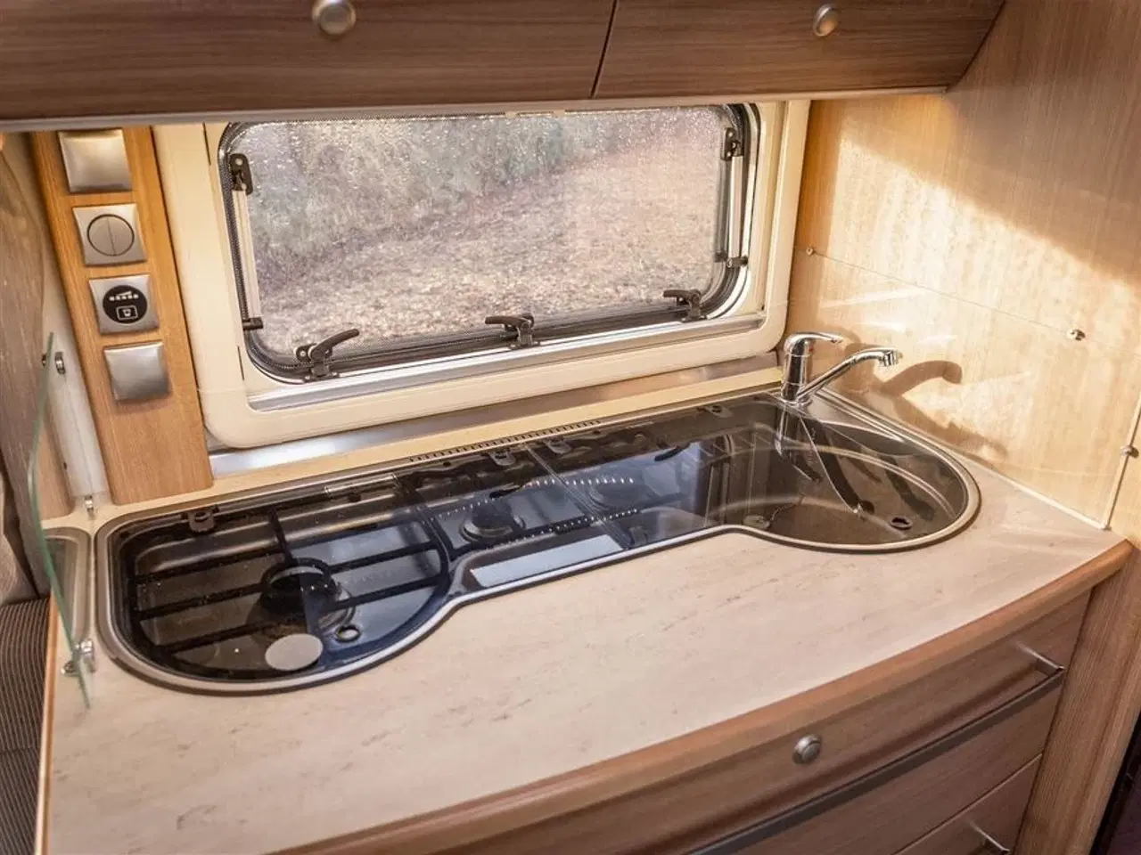 Billede 12 - 2016 - Fendt Bianco Selection 515 SG Rummelig kvalitetsvogn med enkeltsenge