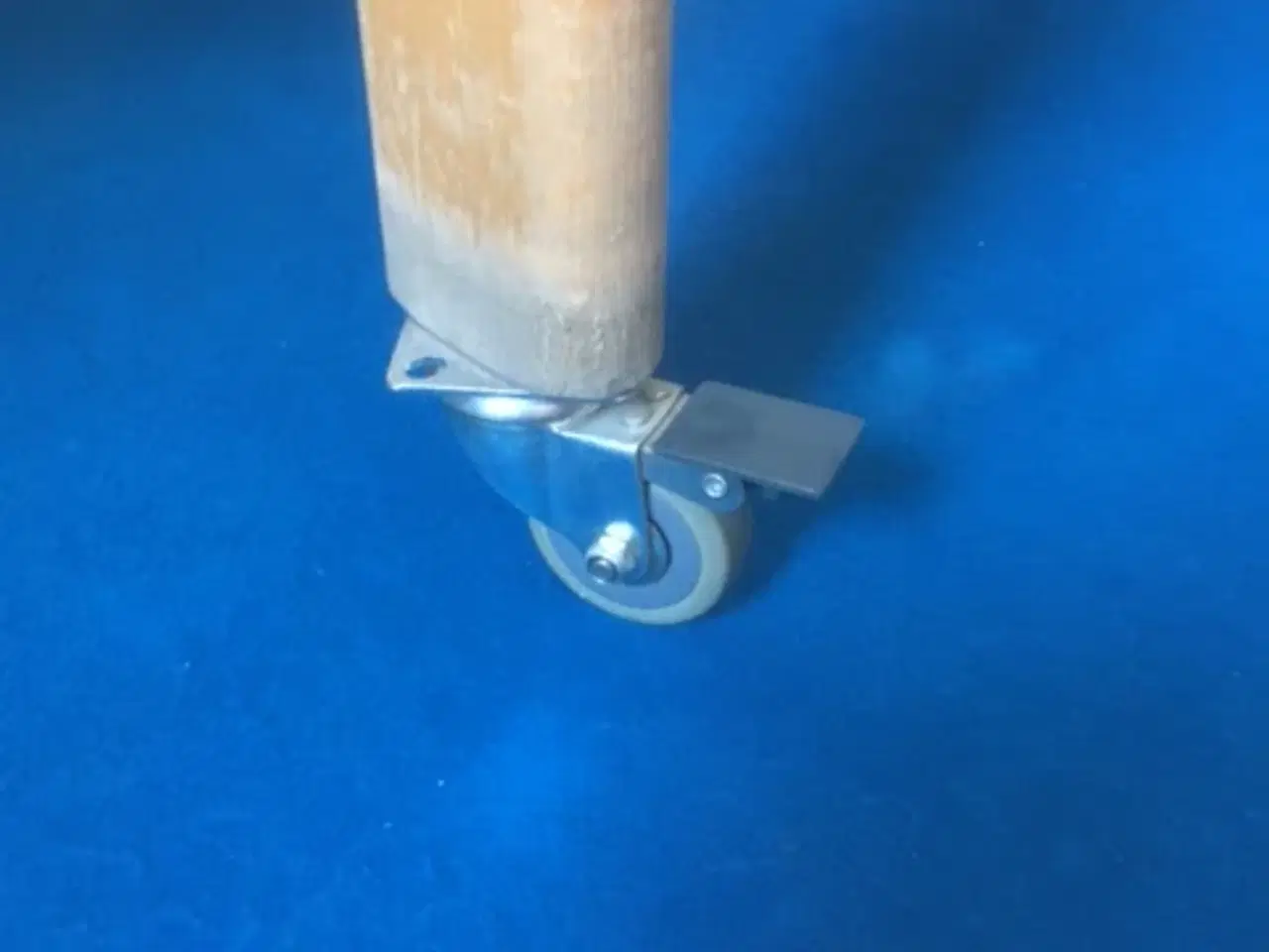 Billede 7 - Skolebord og kontorstol til børneværelset