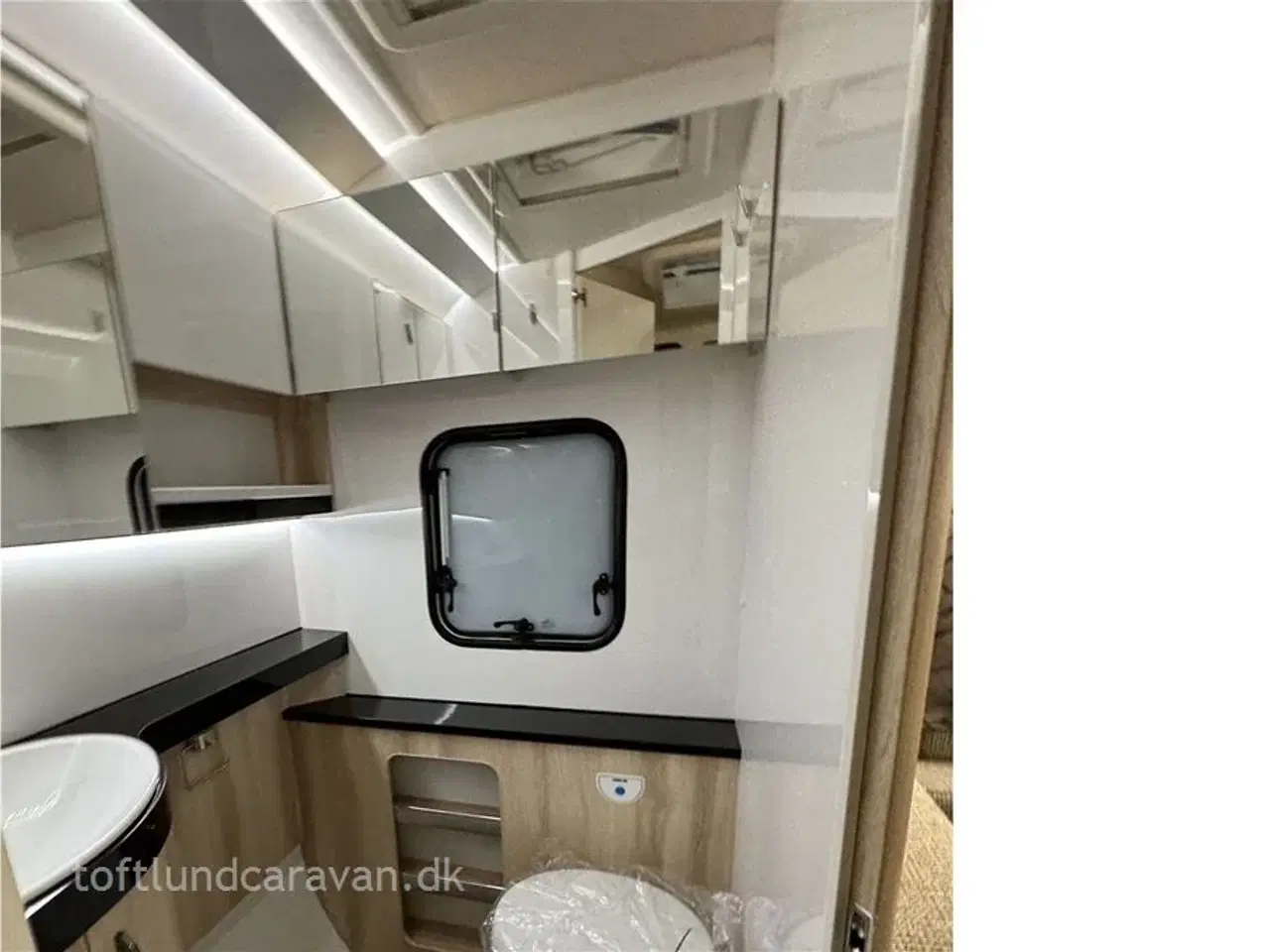 Billede 19 - 2024 - Hobby De Luxe 460 SFf   Sønderjyllands aut. HOBBY forhandler. Midter-placeret dobbeltseng! NU PÅ LAGER TIL OMGÅENDE LEVERING !