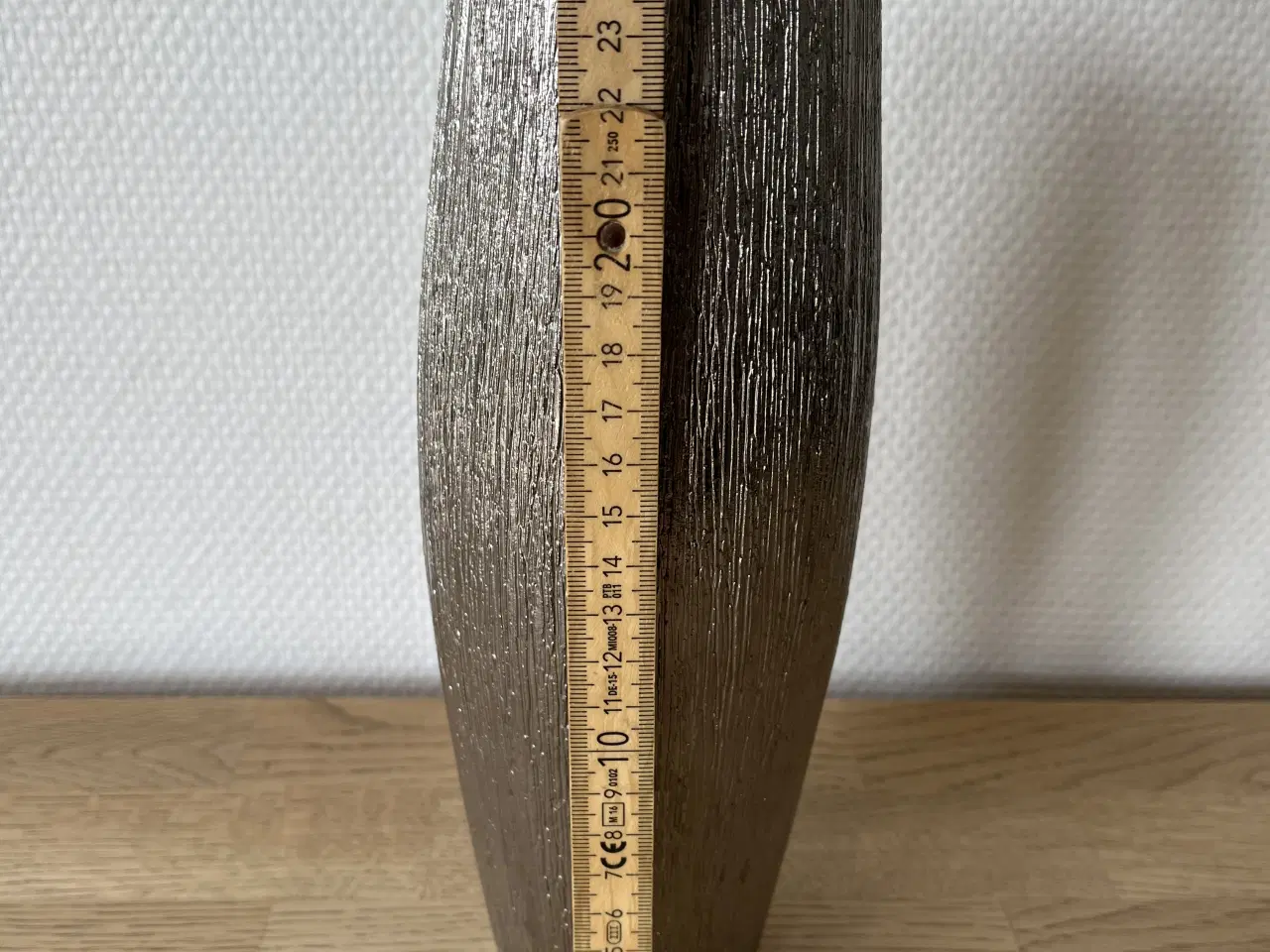 Billede 3 - Sølvfarvet vase med “børstet” overflade