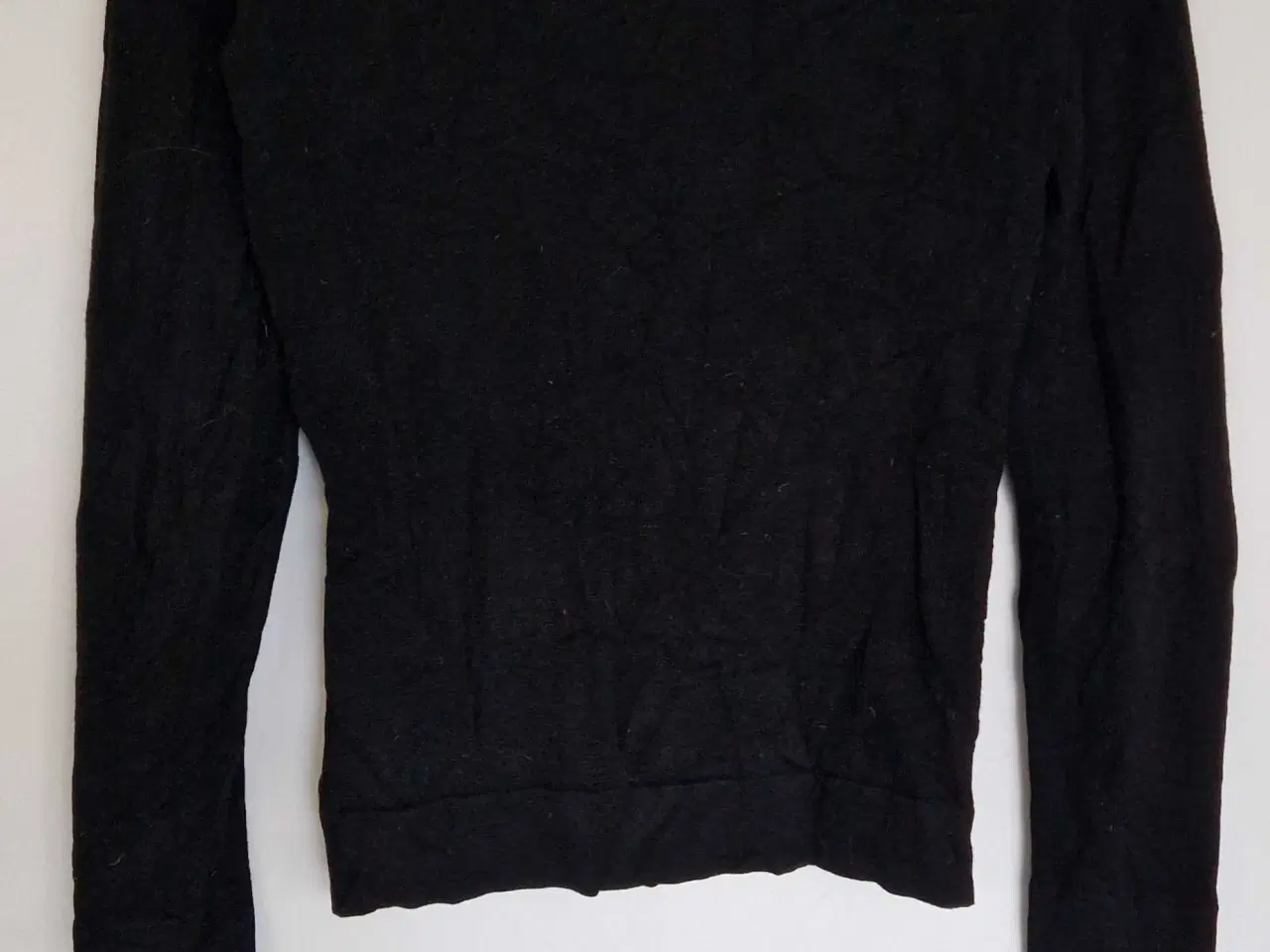Billede 2 - Sort blød bluse