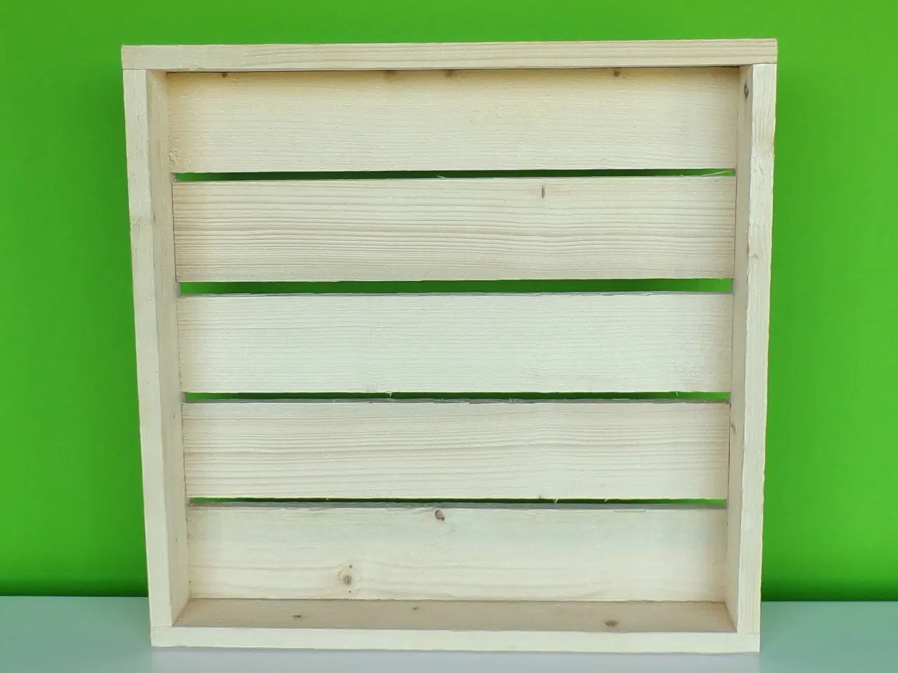 Billede 1 - Bakke i genbrugstræ fyr 43,2 x 44