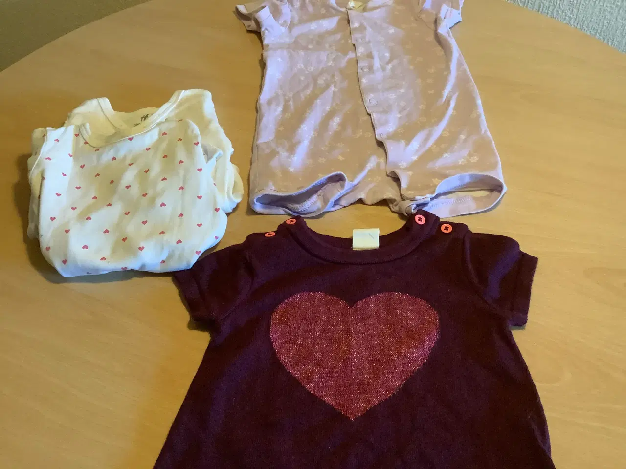 Billede 2 - Helt ny H&M tøjpakke str. 68 pige