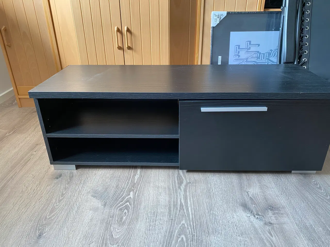 Billede 2 - Magne tv-bord (Bilka) sort med 1 låge