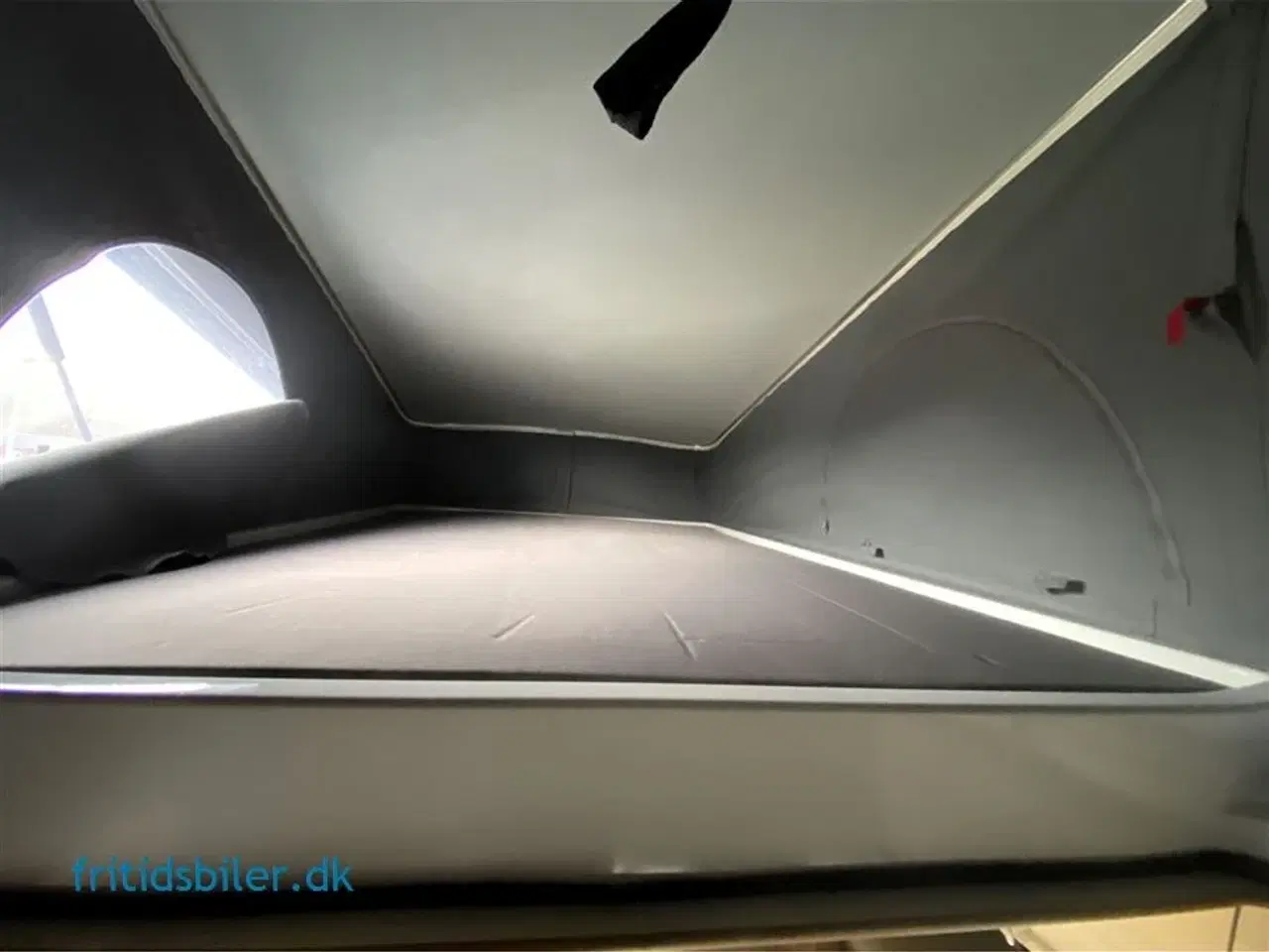 Billede 6 - 2023 - Bravia 599 165 Hk Classic   Bravia 599 Classic med hævetag med hele 4 sovepladser over 190 cm i længden camper vanen til hele familien