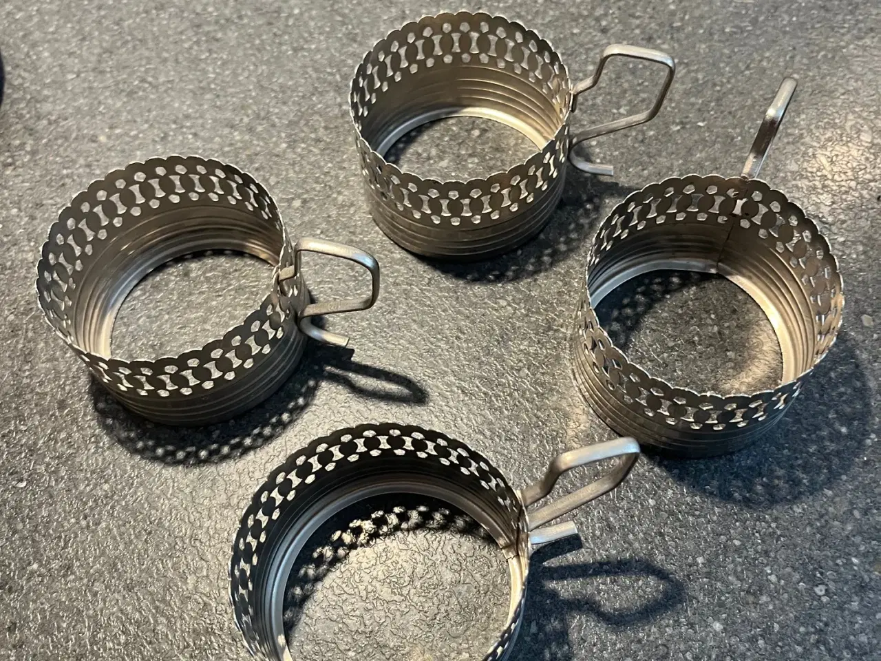 Billede 4 - 4 stk. Vintage Retro Glas- / Kopholder i Metal