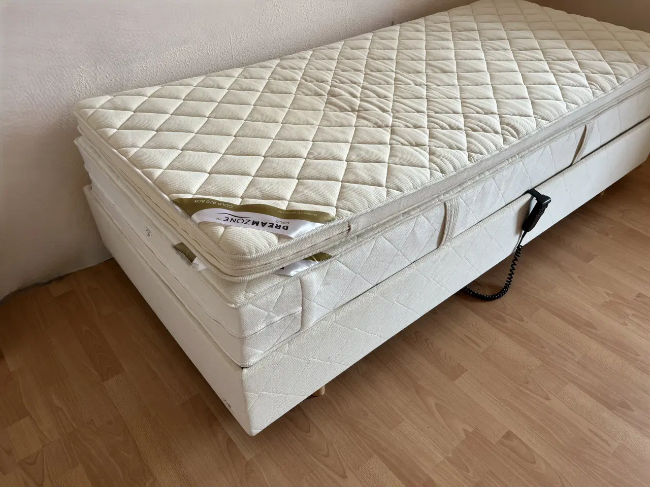 Billede 2 - Box Elevationsseng inkl. topmadras