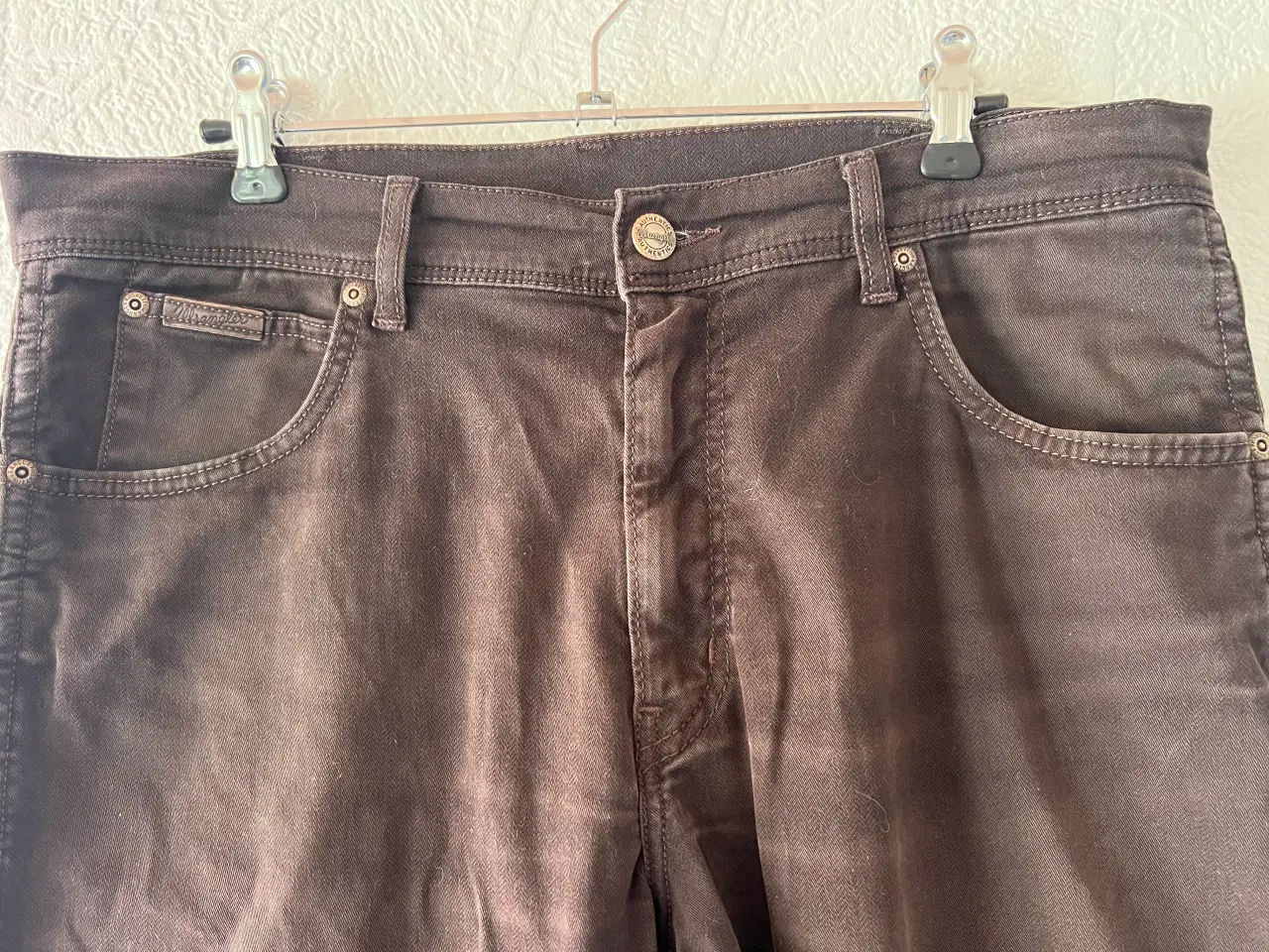 Billede 3 - Brune Wrangler Jeans. Model Texas. (W34/L34)