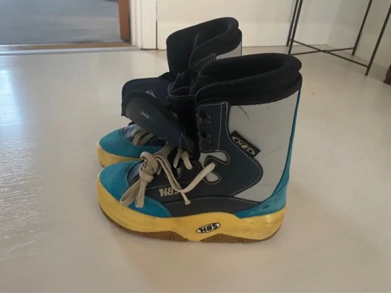 Billede 1 - UDLEJES - Snowboardstøvler 