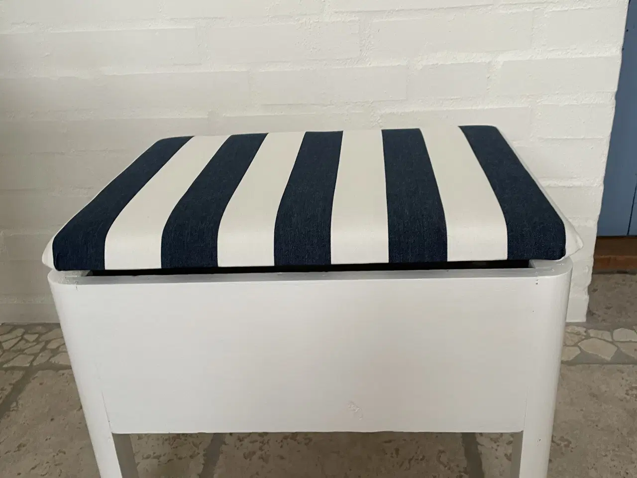 Billede 1 - Skammel med låg