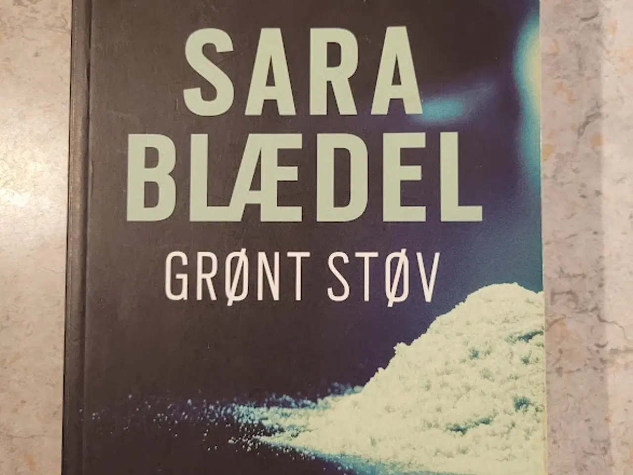 Billede 1 - GRØNT STØV - roman af Sara Blædel