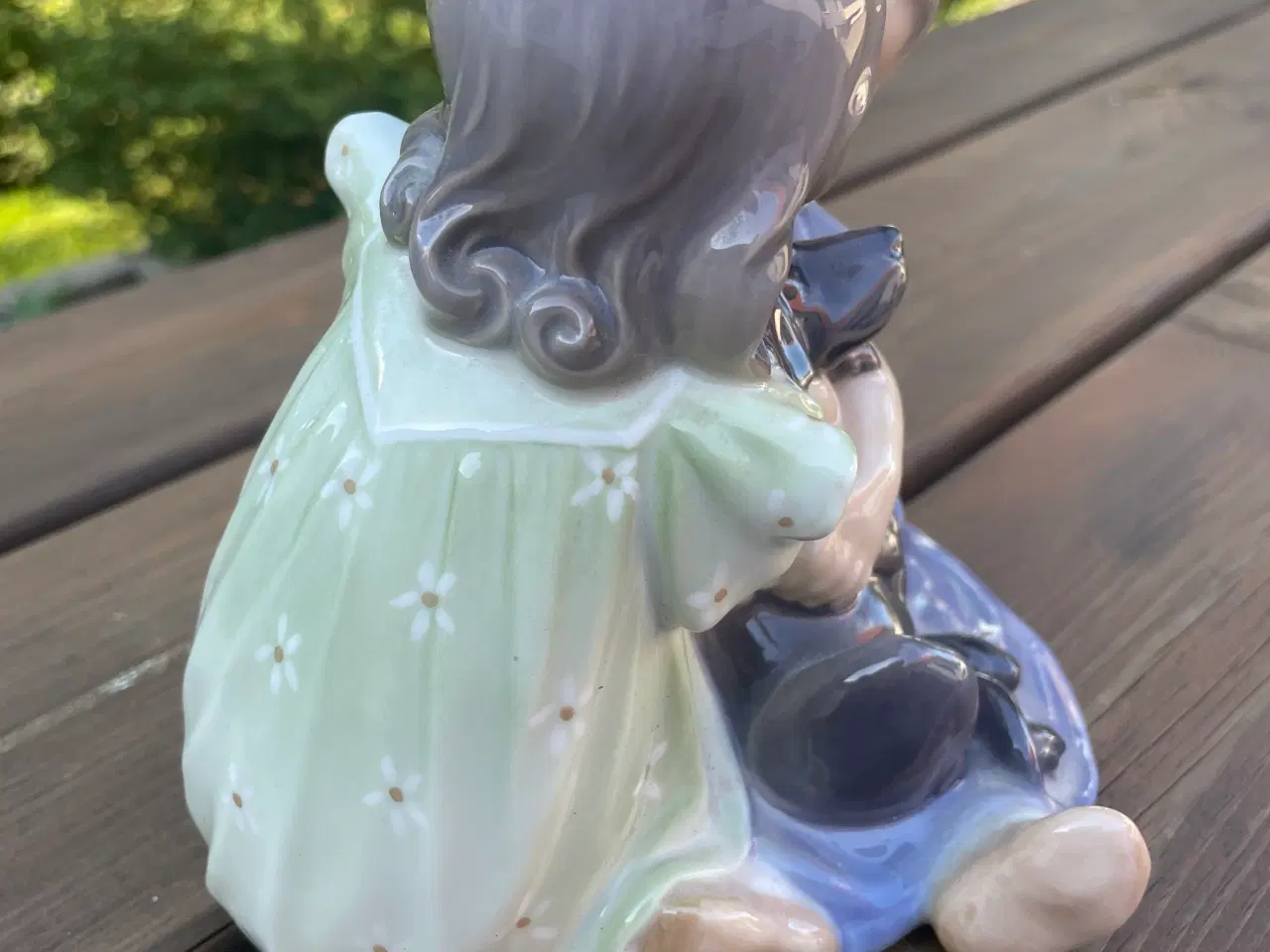 Billede 2 - Figur To piger med gravhund (Royal Copenhagen)