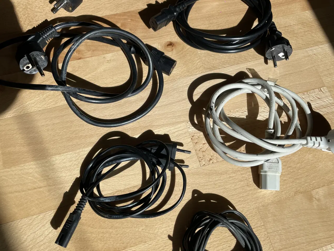 Billede 2 - 7.stk Strøm kabler/ledning