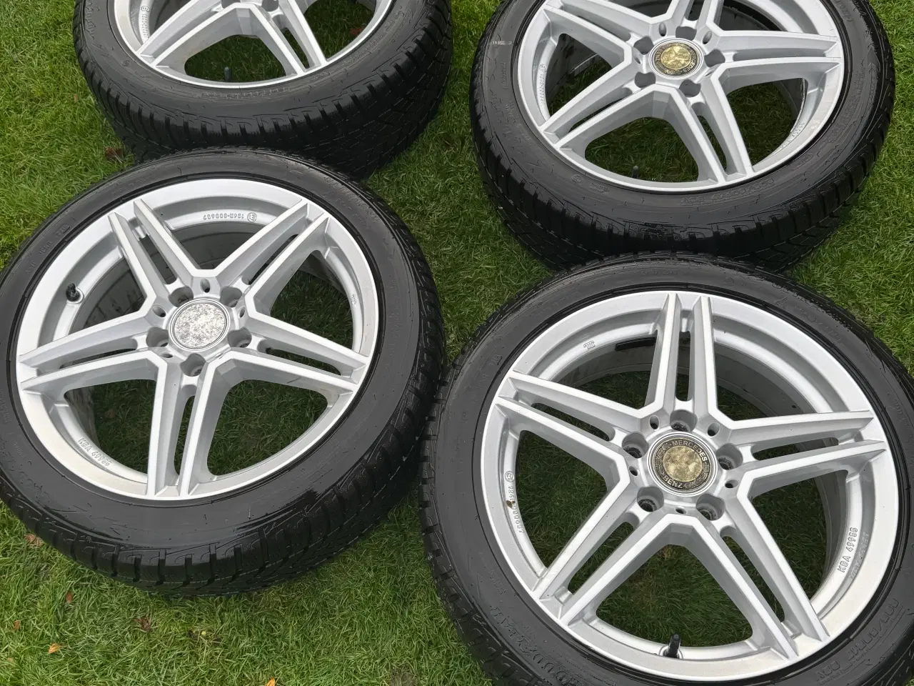 Billede 1 - 4stk vinter dæk på alufælge siddet på Mercedes cla