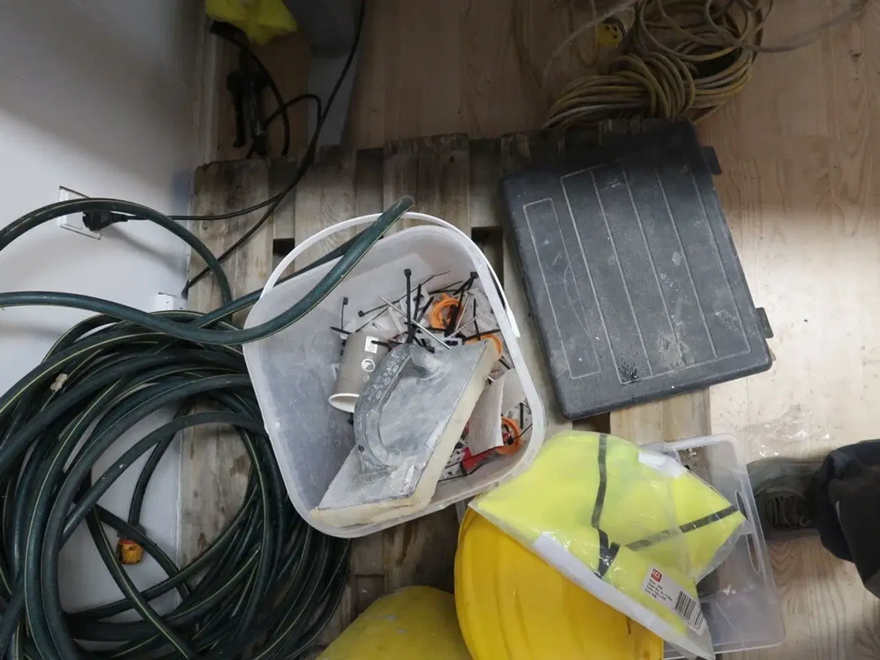 Billede 5 - Div. Redskaber: Maling, sprøjter mv.  FLÜGGER/ GARDEN Model: Highfinish