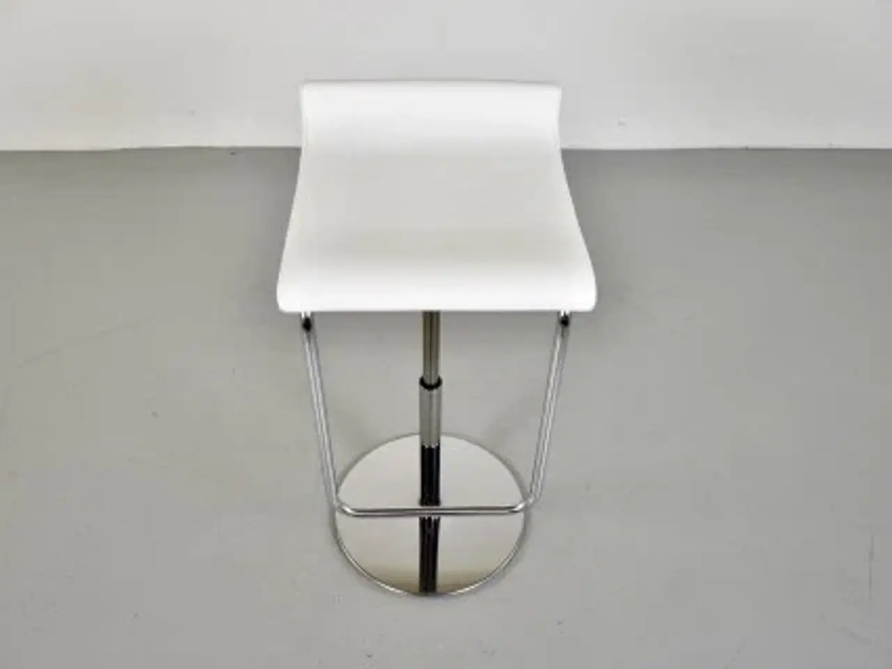Billede 5 - Corinto barstol med hvidt kunstlæder