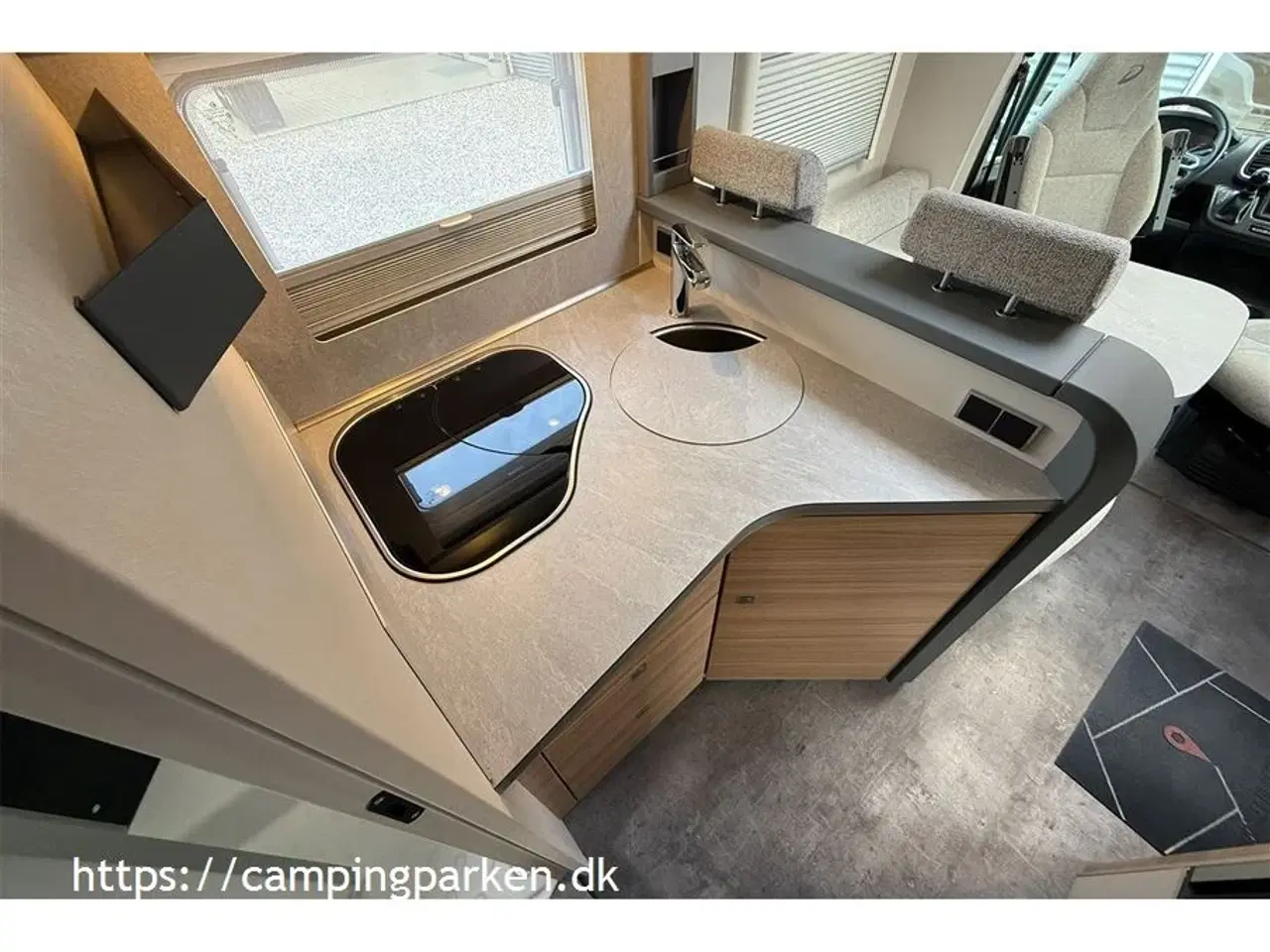 Billede 9 - 2022 - Dethleffs Pulse T 7051 DBM GT   Luksuscamper fra tyske Dethleffs, topmodellen i deltintegereret klassen
