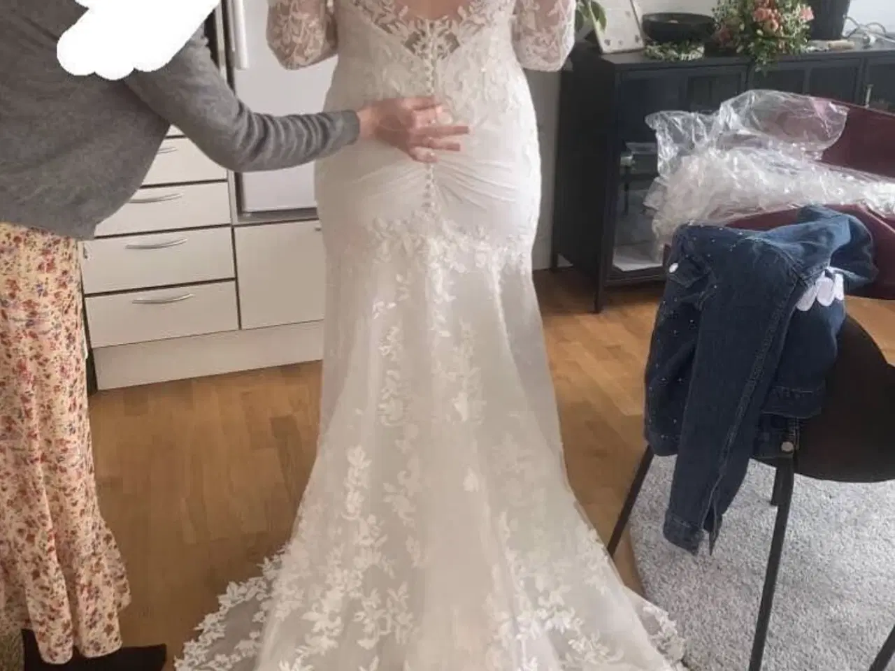 Billede 3 - Brudekjole med lange ærmer og blonder