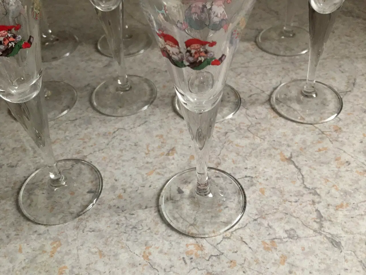 Billede 2 - Den ældre model af Snapsglas, Firkløver