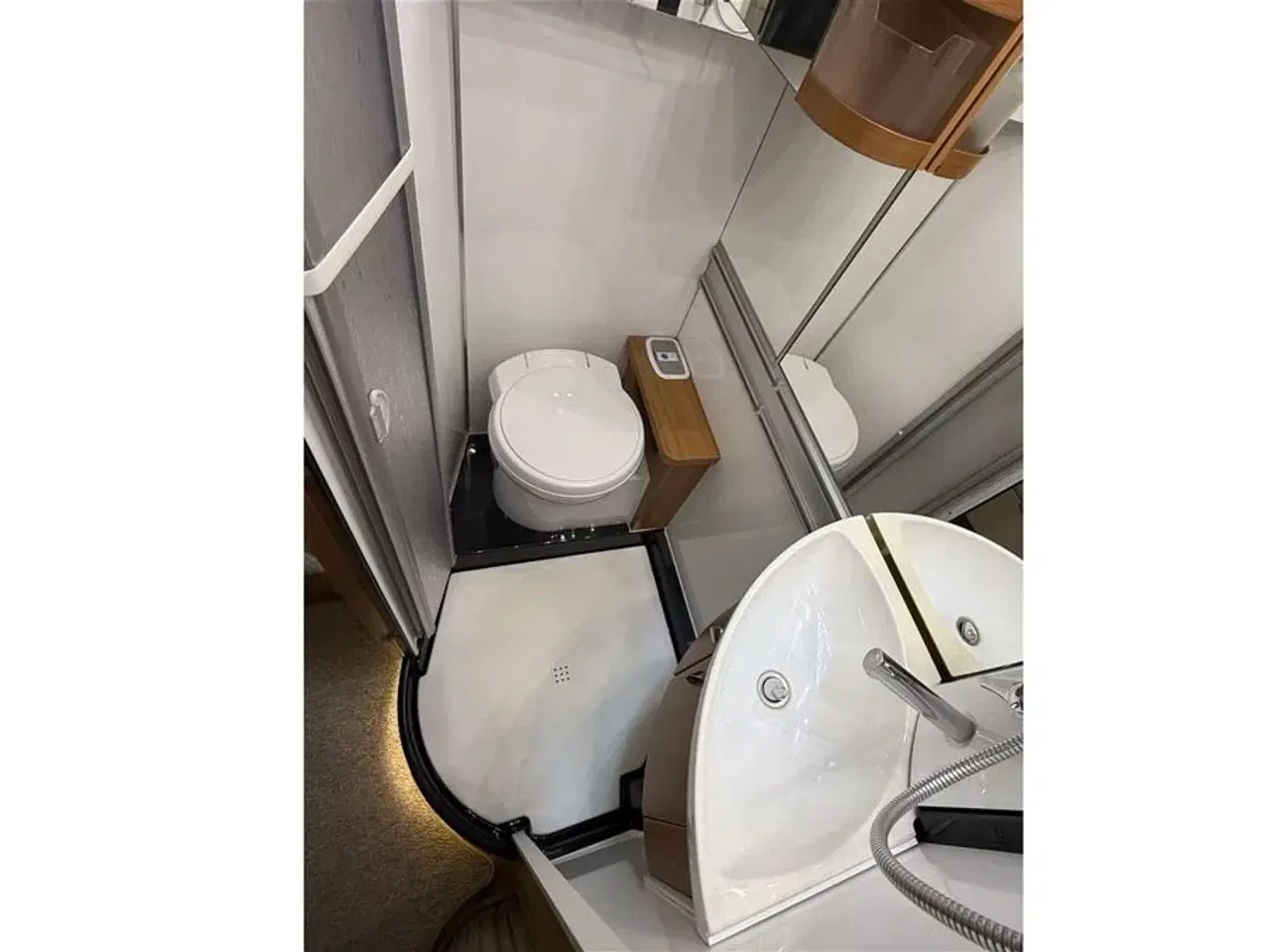 Billede 14 - 2014 - Hobby Optima Premium V65 GE   Top modellen fra Hobby autocamper hos  Hinshøj Caravan.