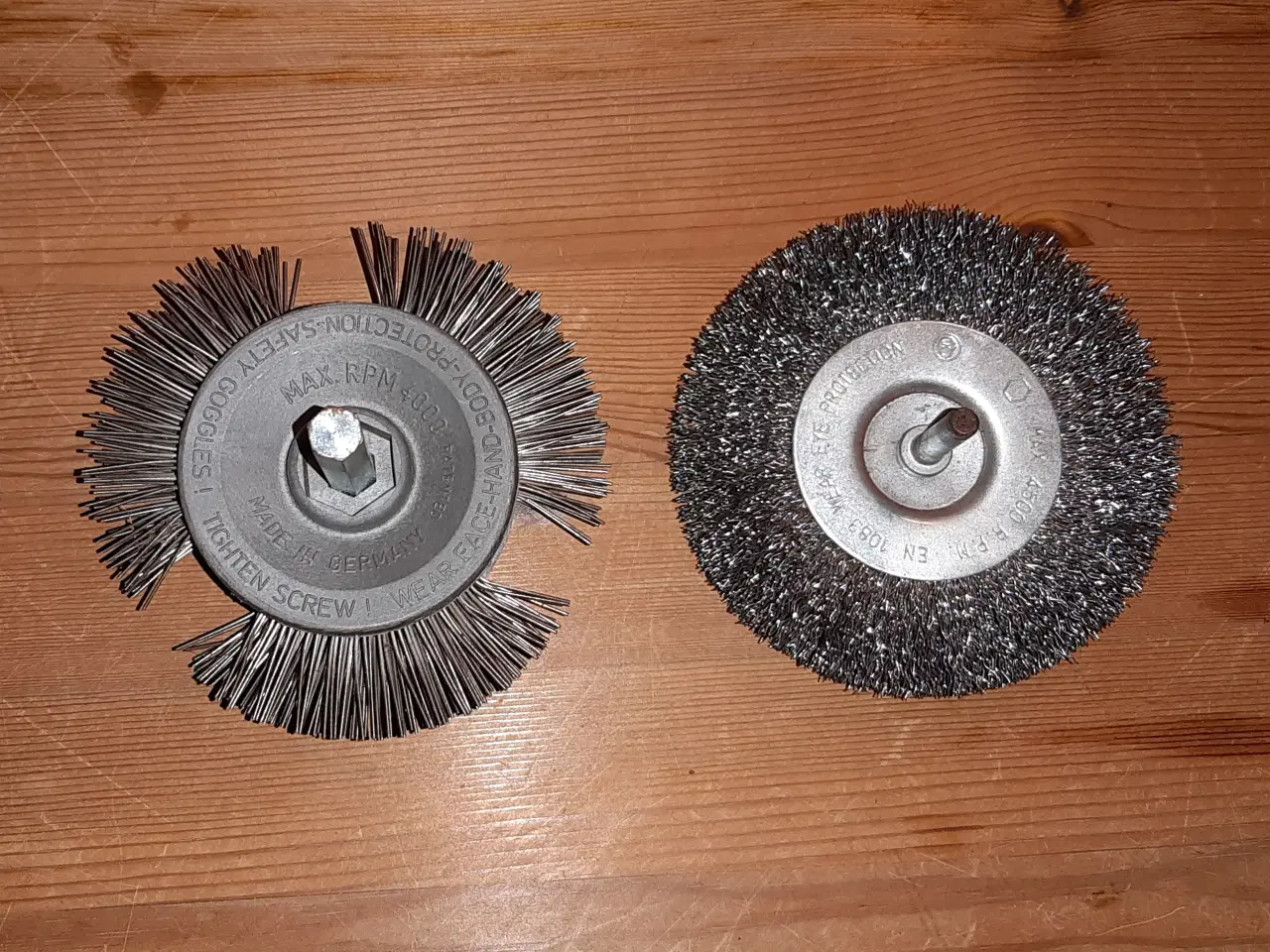 Billede 14 - Værktøj og værktøjskasse m hjul, brugt få gange.