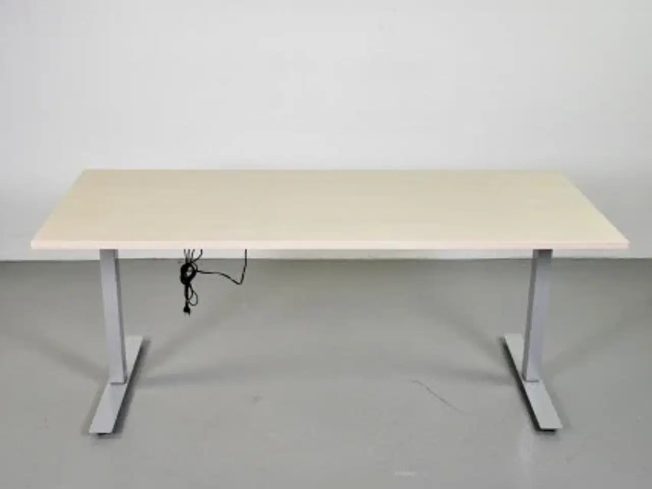 Billede 3 - Efg hæve-/sænkebord i birk, 180 cm.