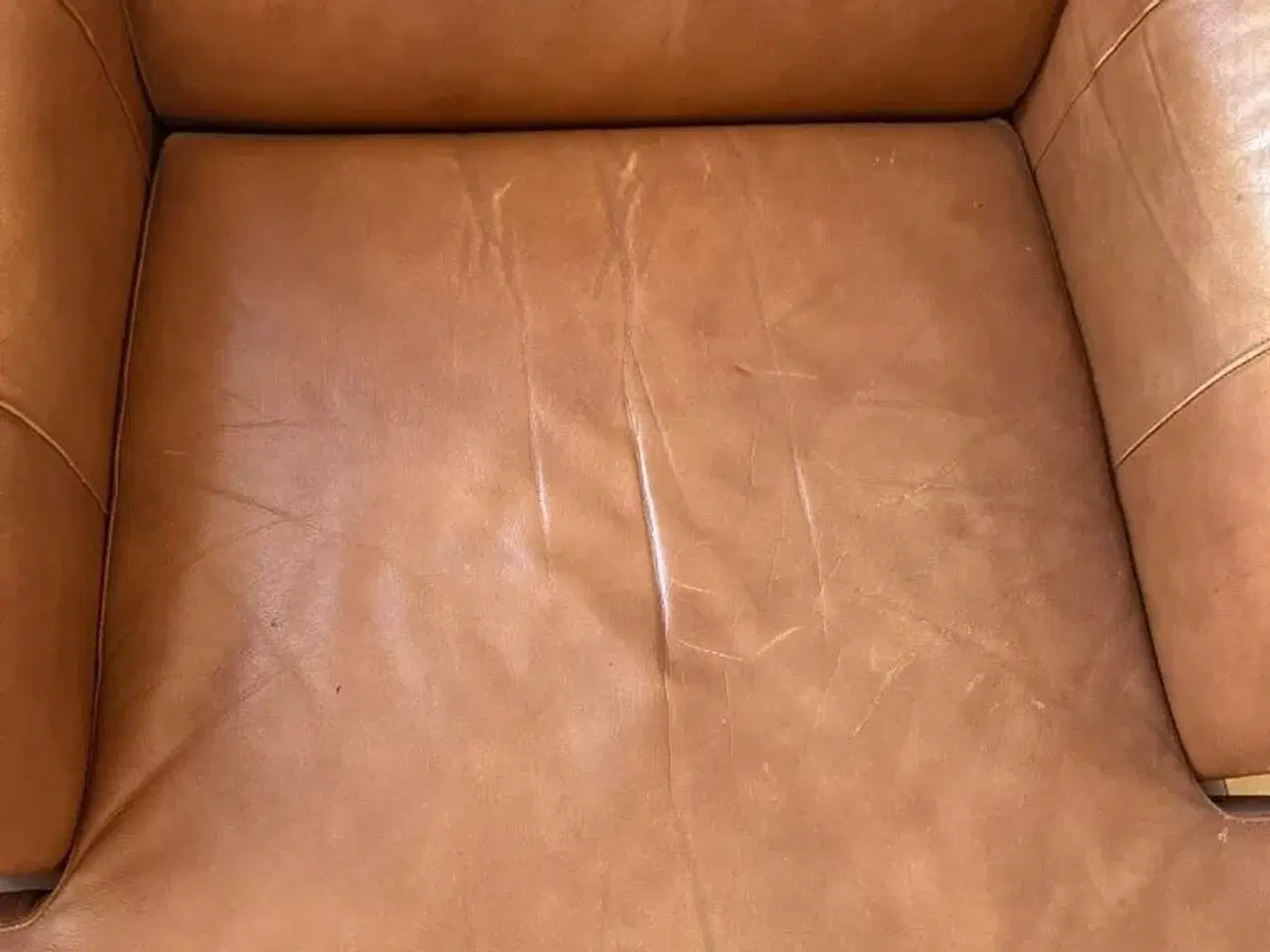 Billede 3 - GRATIS lænestol i cognacfarvet læder