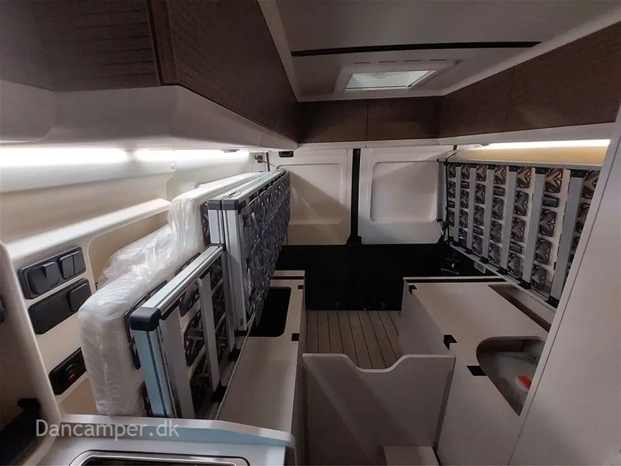 Billede 24 - 2025 - Westfalia Columbus 600 E   MESSEPRIS kr. 999.900,- SPAR kr. 90.000,- Ny 2025 kort model. 140 HK, 8-trins automatgear, adaptiv fartpilot, langsgående soveplads 198/177 * 197