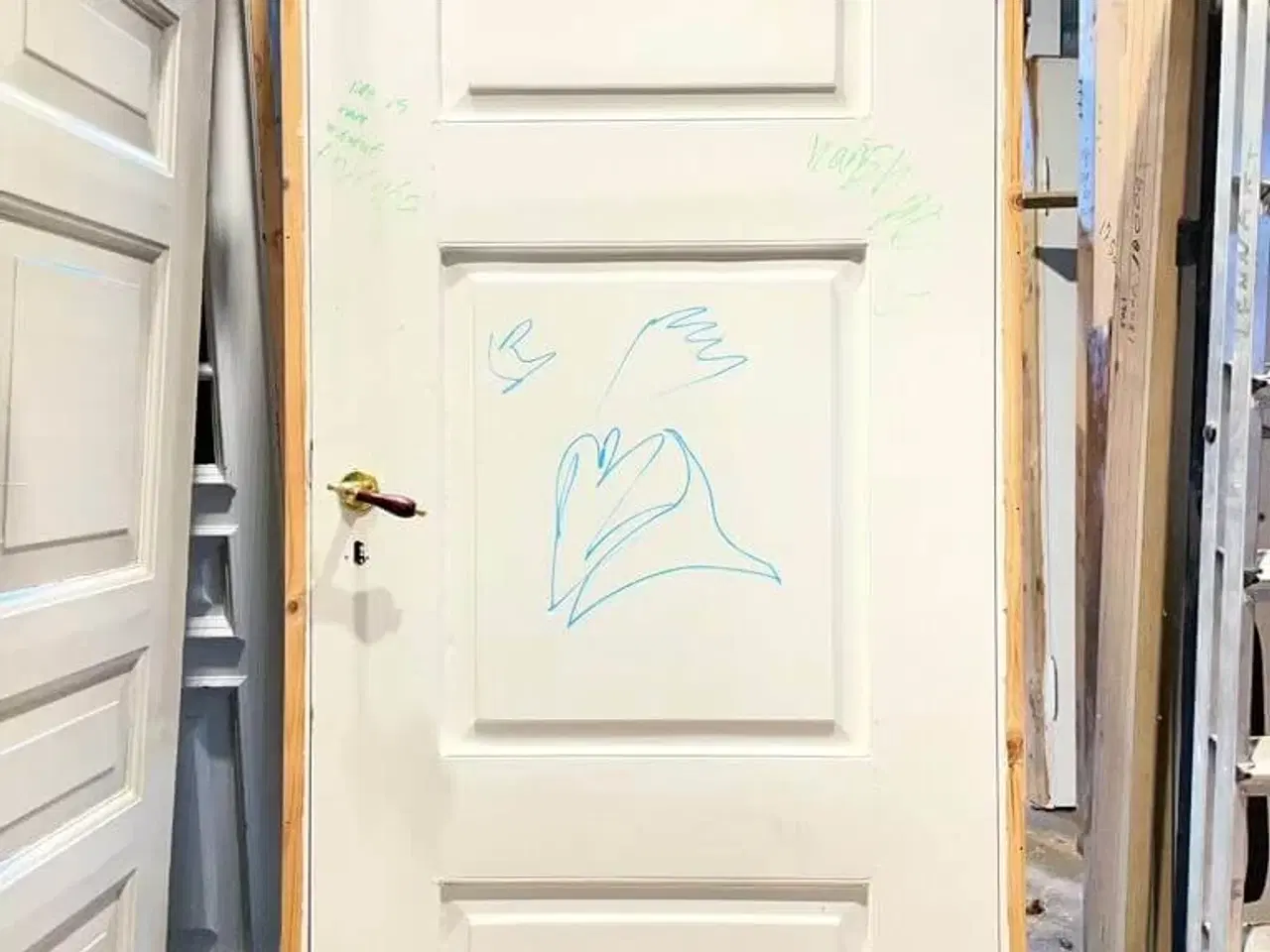 Billede 1 - Lav, klassisk bondehusdør m. nyere karm