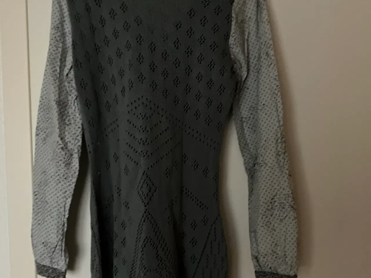 Billede 2 - Smart bluse fra Container i bomuldsstrik og stof