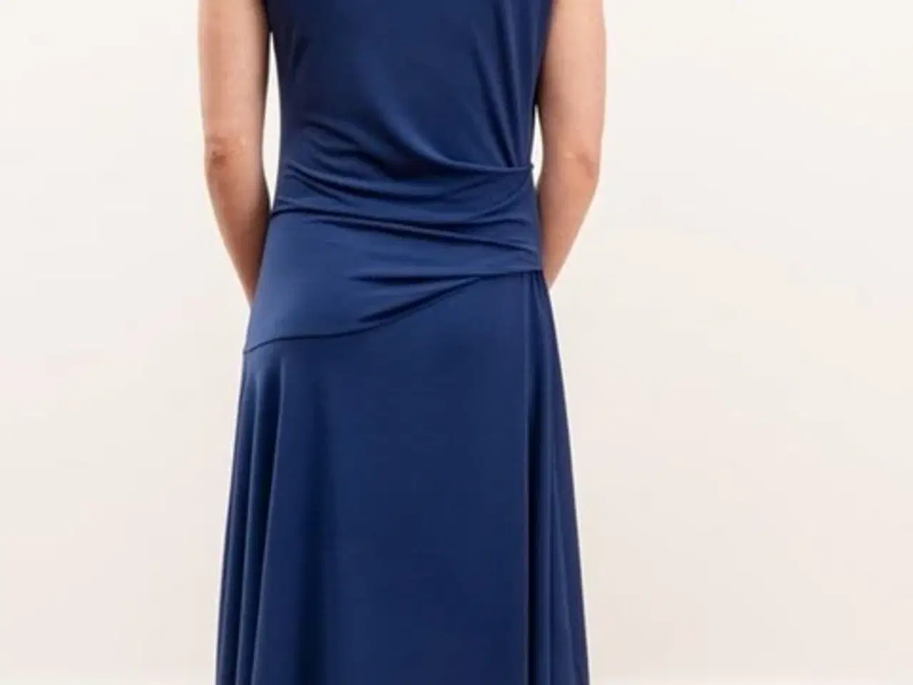 Billede 12 - By Malene Birger kjole med flotte detaljer