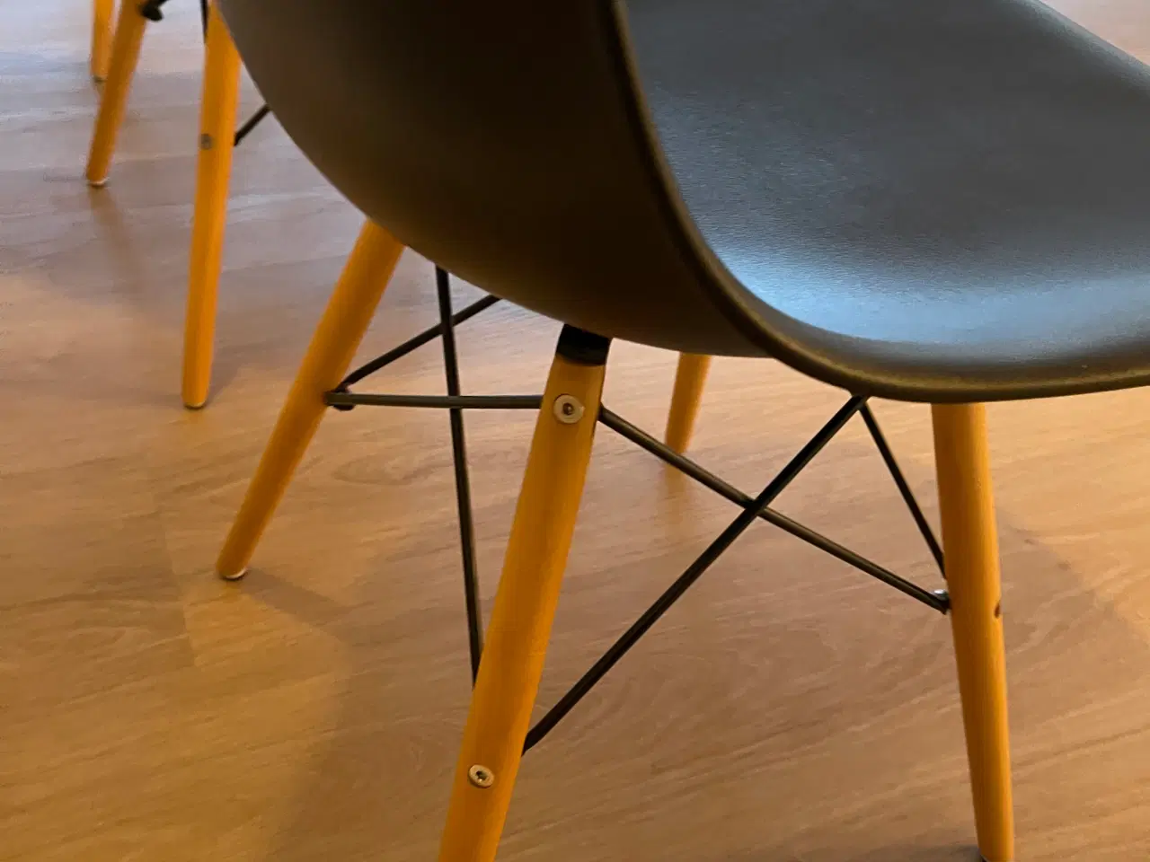 Billede 1 - Eames stole i sort