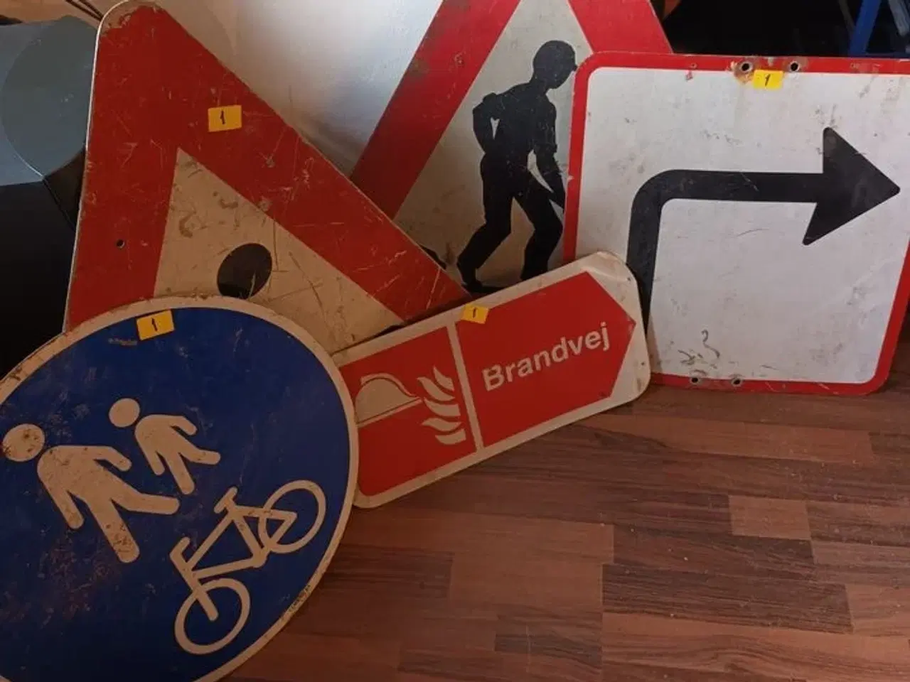 Billede 2 - 9 stk. Skilte