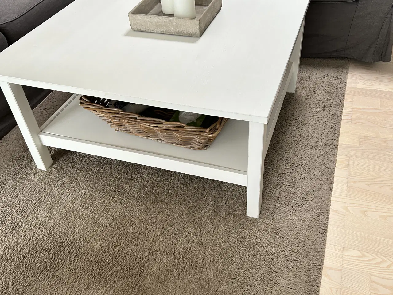 Billede 1 - Sofabord med hylde i hvidmalet træ 