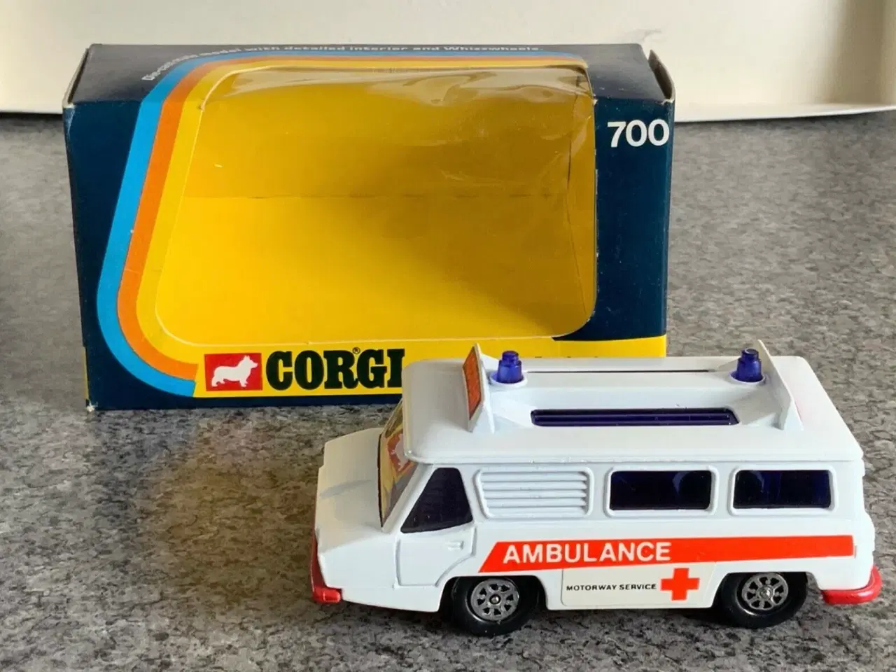 Billede 1 - Corgi Toys No. 700 Hi-Speed Ambulance, scale 1:36