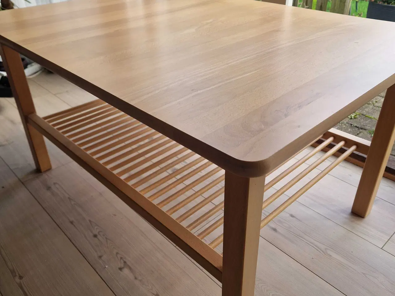 Billede 1 - Sofabord i lyst træ.