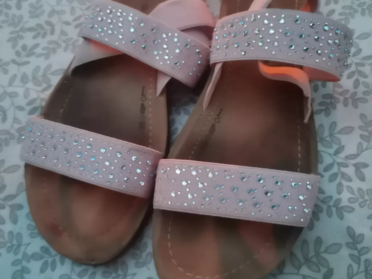 Billede 2 - Sandaler 10 kr