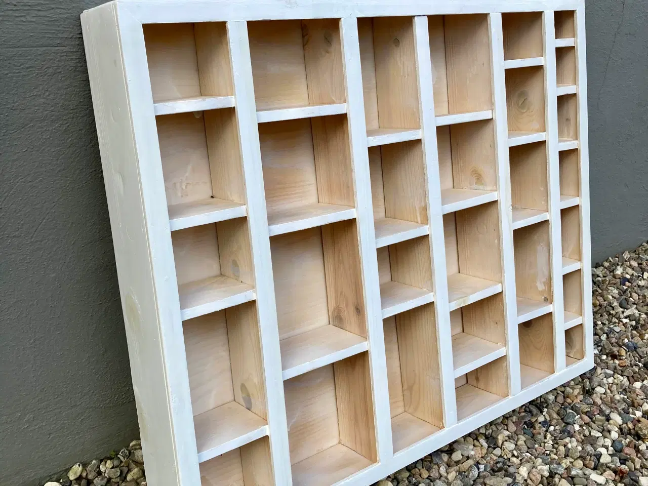 Billede 1 - Fyrretræs sættekasse, dyb, hvidmalet front