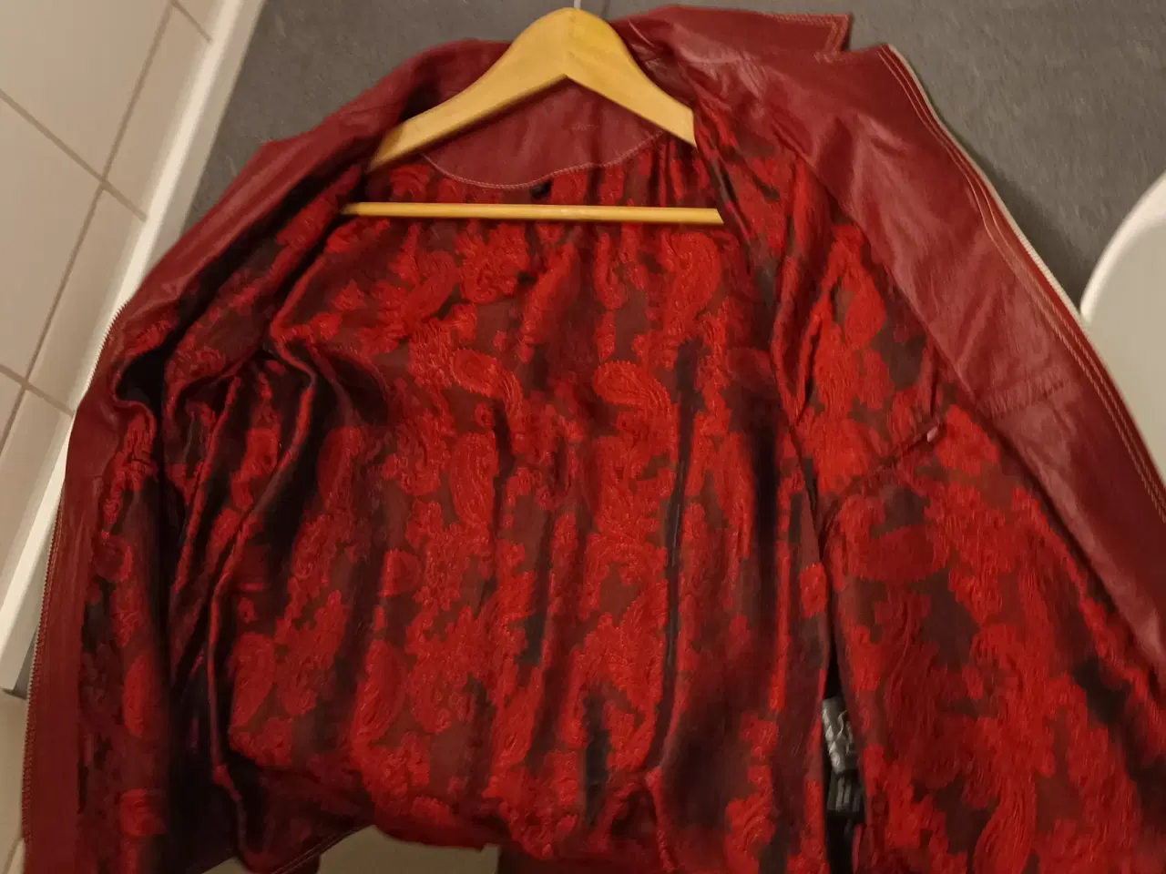 Billede 3 - Skindjakke - dame - i lækker blød lammeskind