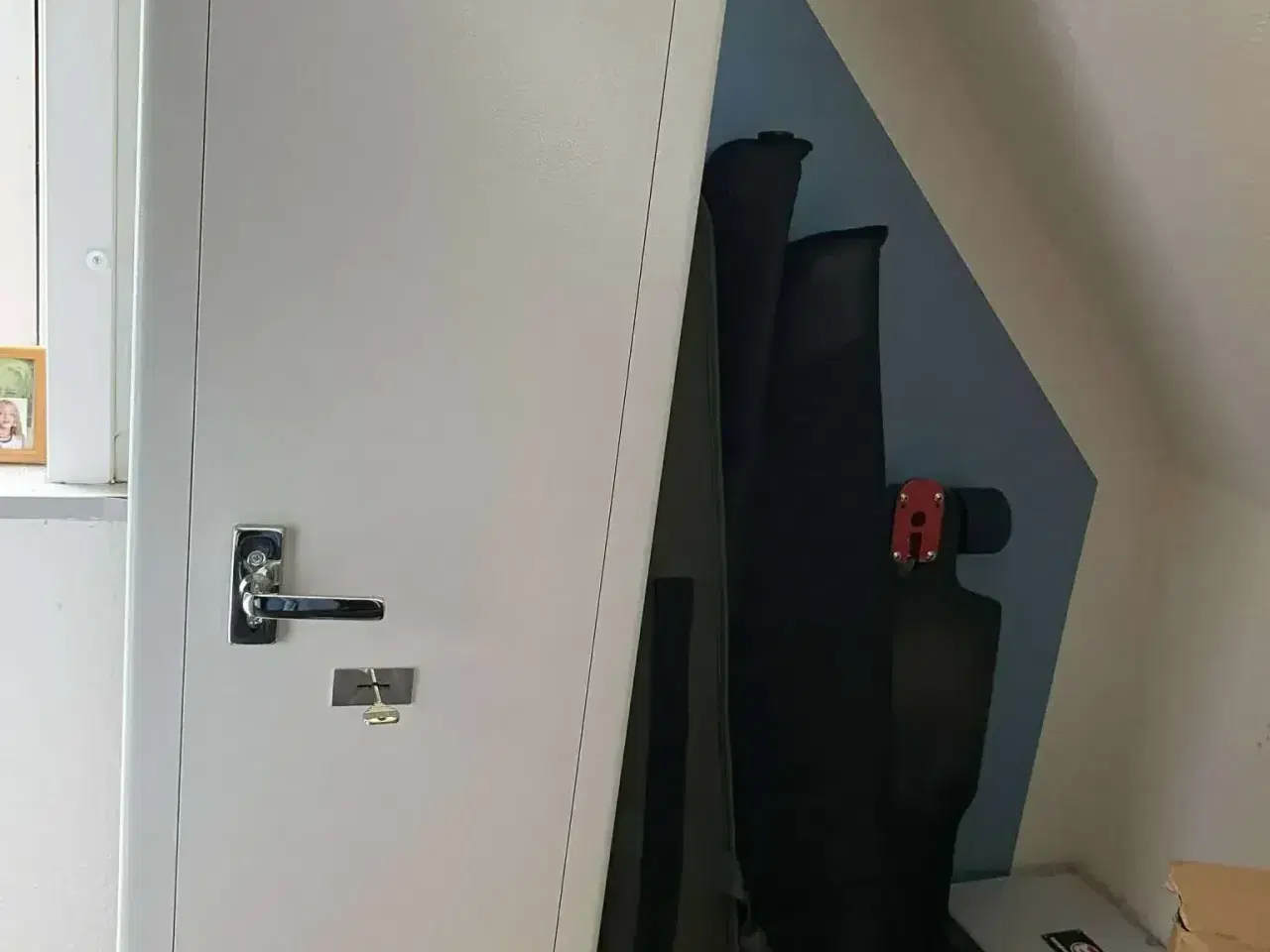 Billede 3 - Våbenskab